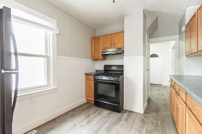 Building Photo - Spacious Rochester 3-Bedroom Home with Enclosed Porch + Backyard