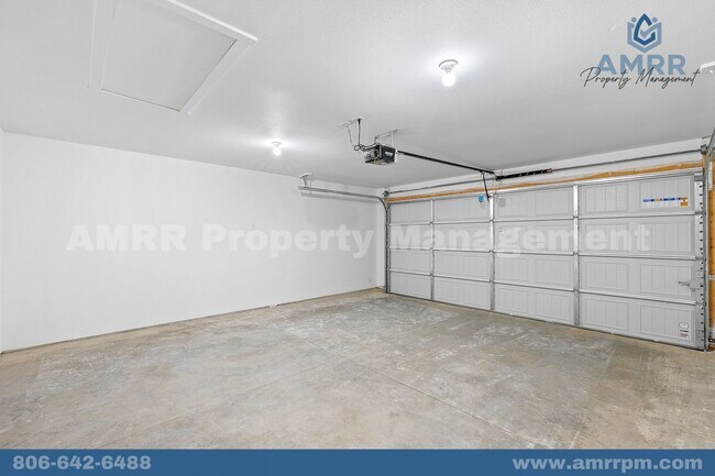 Building Photo - New 3 Bedroom Townhome!