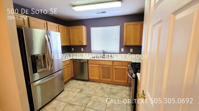 Building Photo - Beautiful Unit Ready for Immediate Move-In...