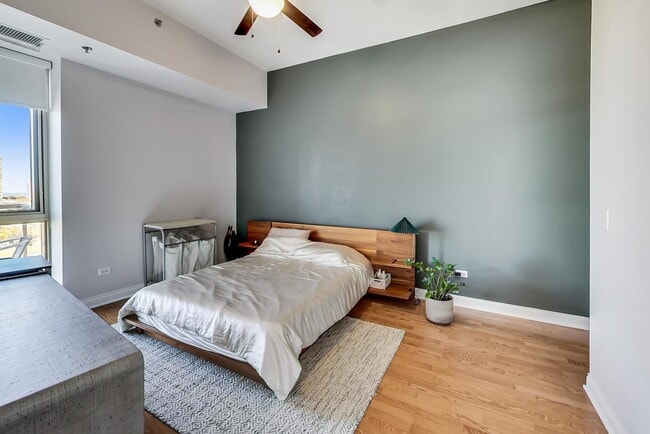 Building Photo - 230 W Division St