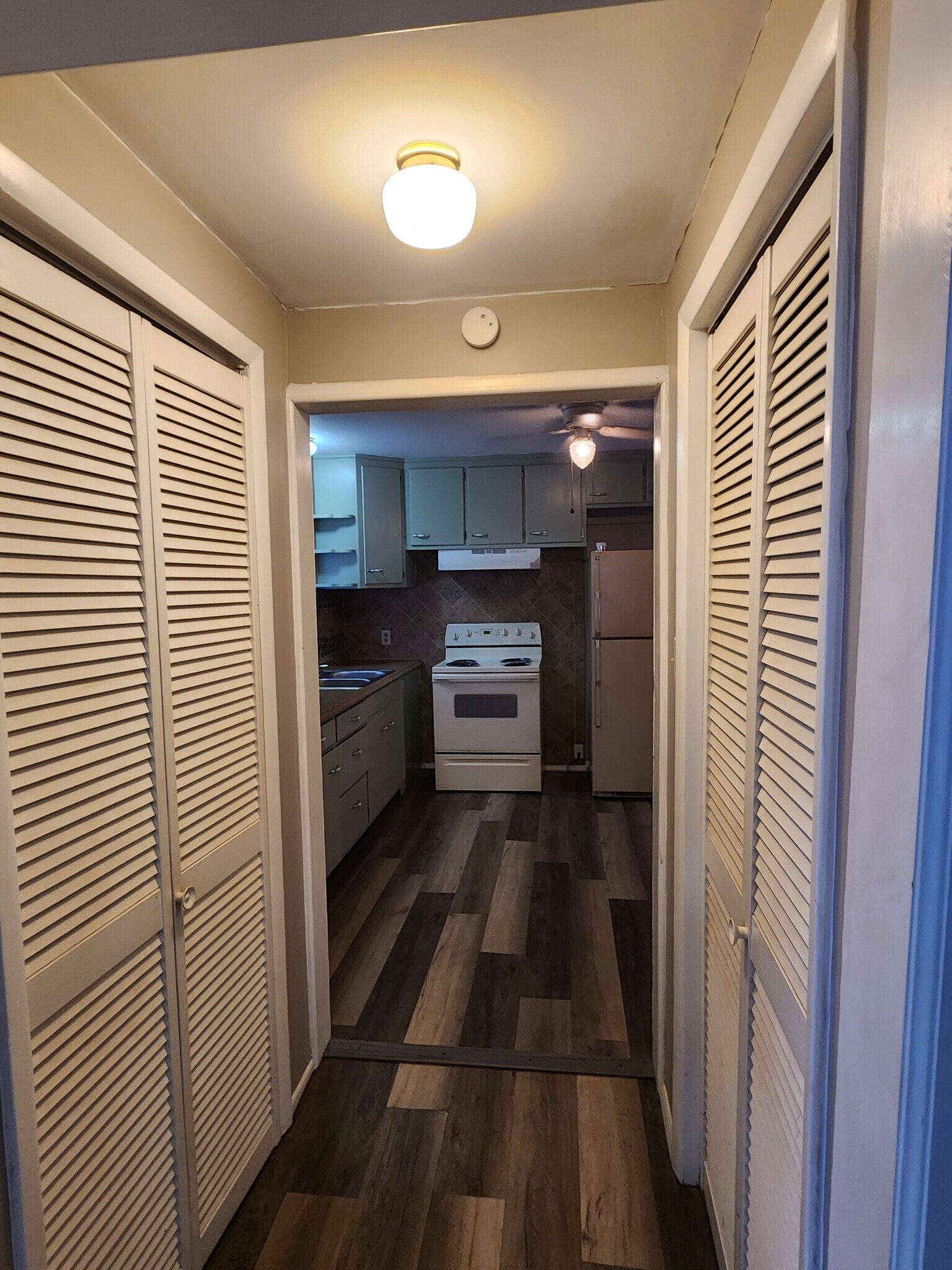 Building Photo - 205 Cedar St