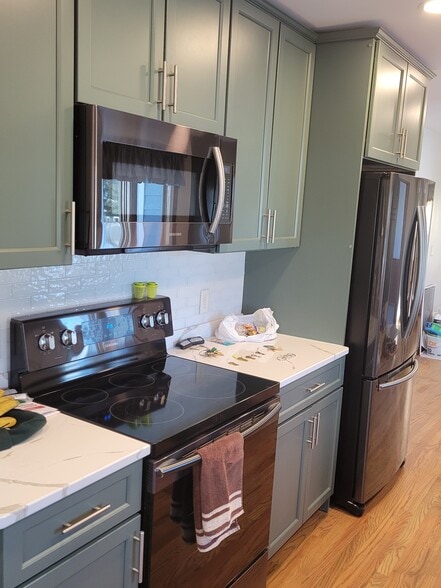 Kitchen - 4605 Oneida St