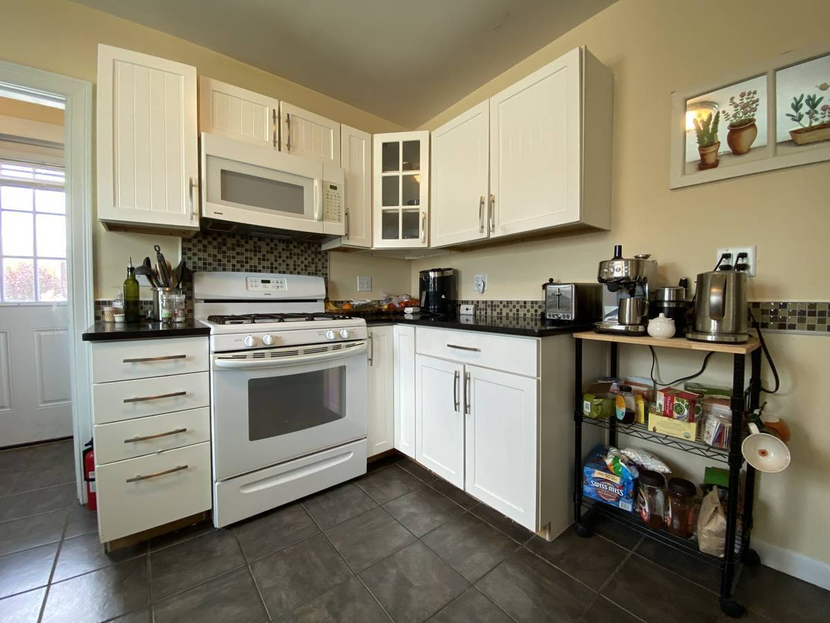 Building Photo - 2 Vassar St