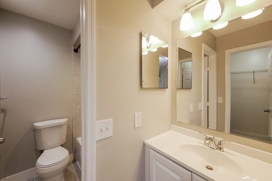 Building Photo - 2531 NW 56th Ave