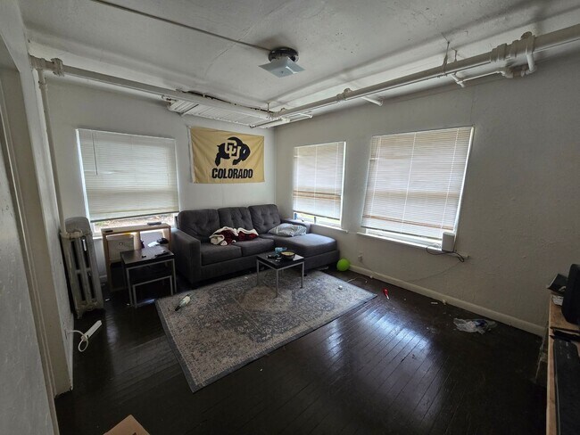 Building Photo - Price Reduced! Great Hill Location- 2 Bedr...