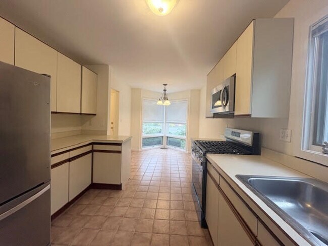 Building Photo - 1 Spring Pond Dr