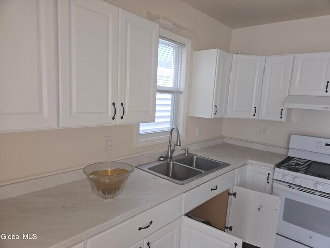 Building Photo - 29 Robin St