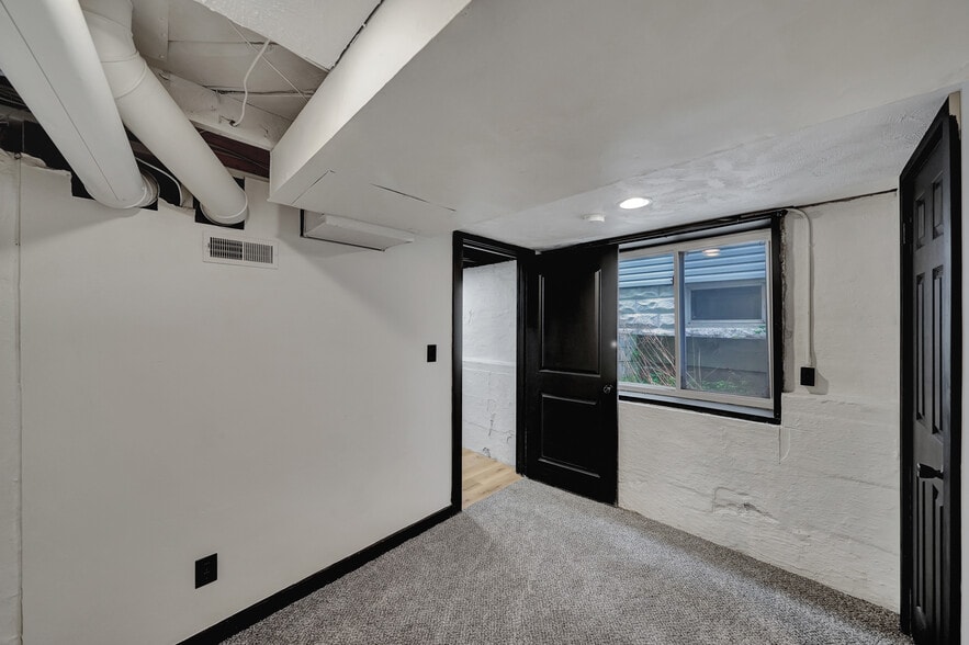 Building Photo - 705 New Hampshire St