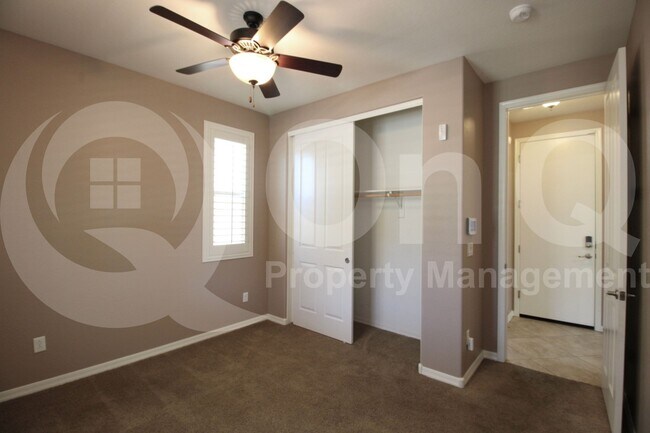Building Photo - 2872 E Redwood Pl