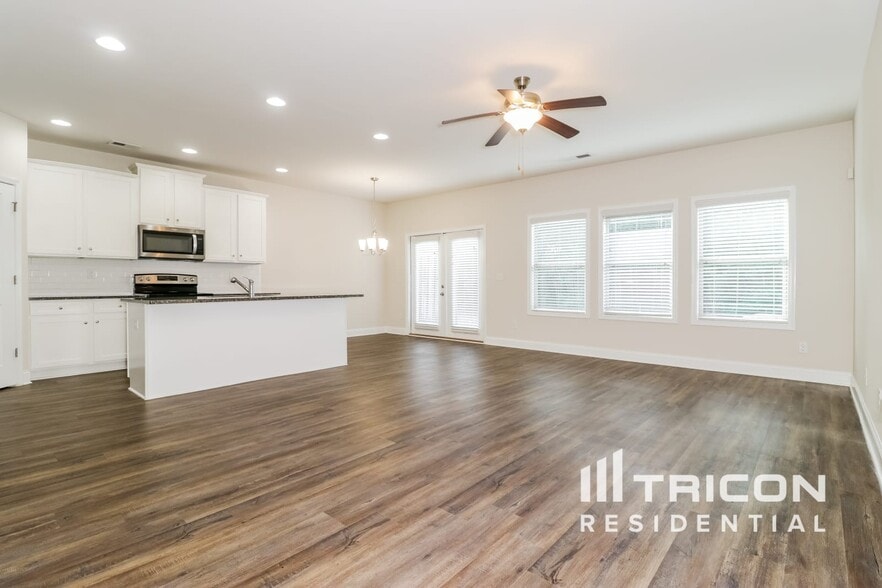 Primary Photo - 1432 Silver Charm Ln