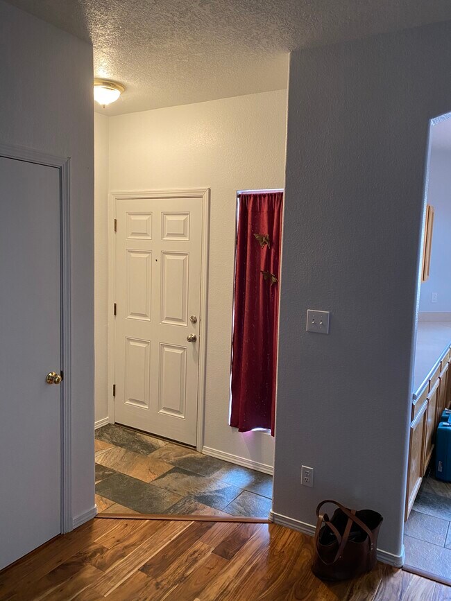 Building Photo - 1132 Casa Tomas Rd NE