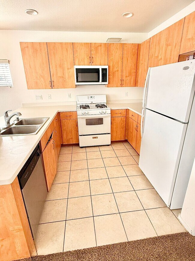 Building Photo - 3 bed 3 bth near Skye Canyon