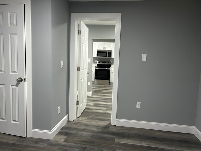 Building Photo - 92-98 Boswell Ave