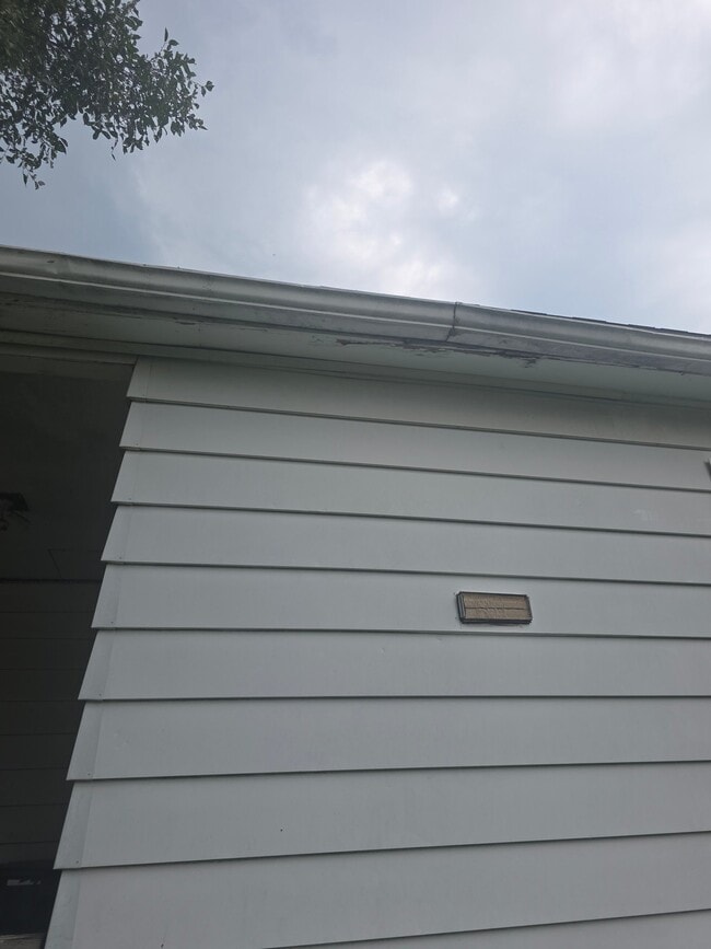 Building Photo - 1021 Maple St