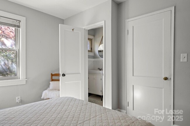 Building Photo - 2917 Forest Park Dr