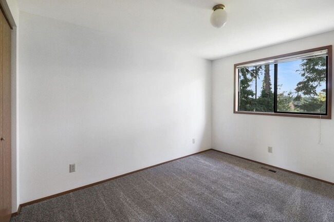 Building Photo - 3 Bed 2.5 Bath - Townhome - Close to Downtown