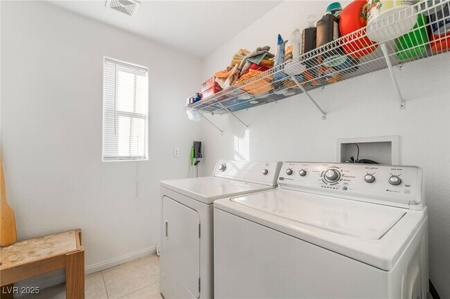 Building Photo - 6496 Chettle House Ln