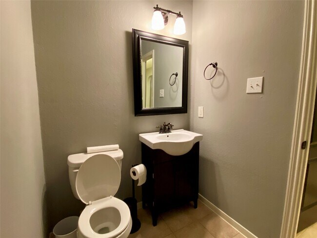 Building Photo - 2827 Mustang Hill Ln