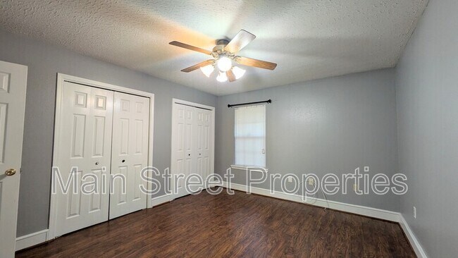 Building Photo - 912 Rentz Ave