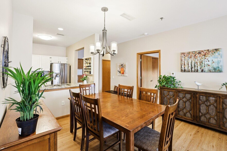 Dining Room - 301 Harbour Town Dr