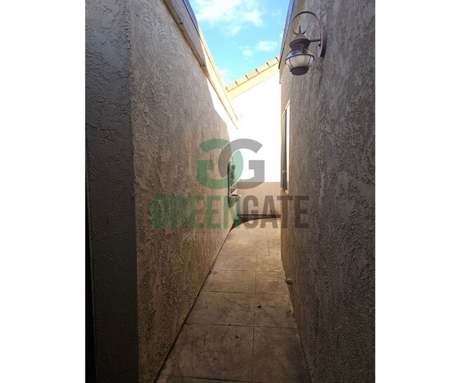 Building Photo - 3557 Claremont Ave