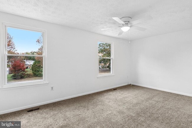 Building Photo - 15537 N Oak Ct