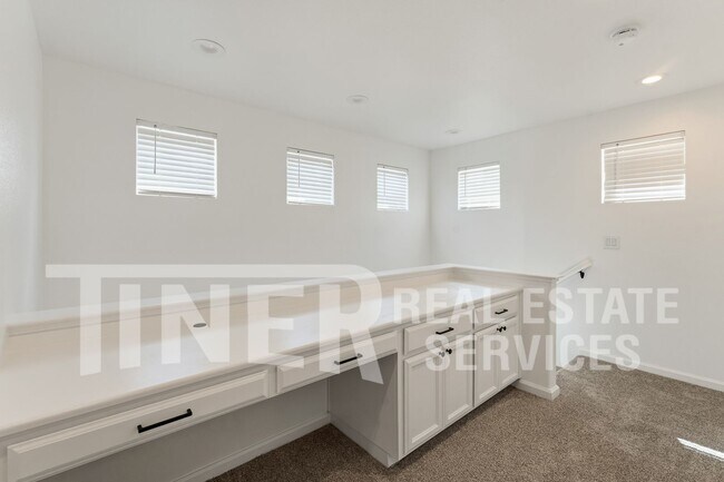 Building Photo - 3961 Martis St