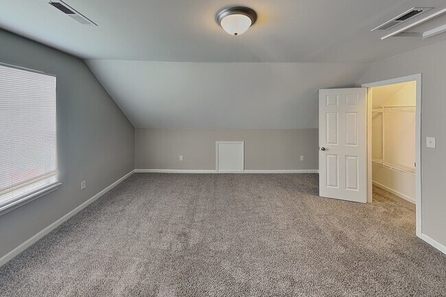 Building Photo - 5657 Wolf Pack Dr