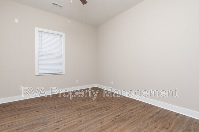 Building Photo - 9800 Golf Course Dr
