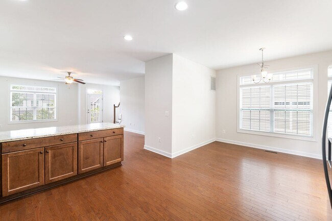 Building Photo - 2410 Winthrop Dr