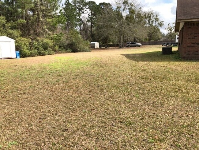 Building Photo - AVAILABLE LATE MARCH 2026! (No Pets)