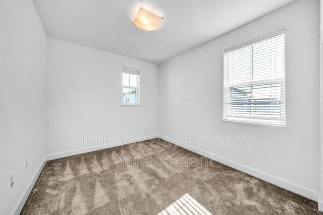 Building Photo - 3008 Lighthouse Ln