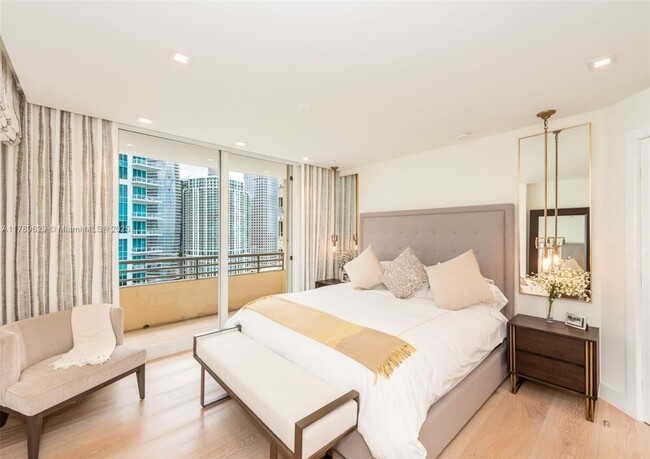 Building Photo - 888 Brickell Key Dr