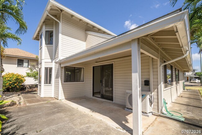 Building Photo - Spacious 3 Bed 2Bath SFM Pets Negotiable- WEST LOCH ESTATES - $3950/month