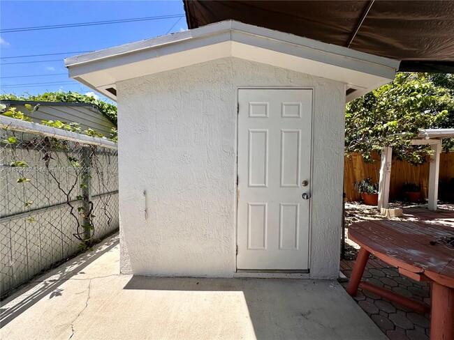 Building Photo - 3952 SW 136th Ave