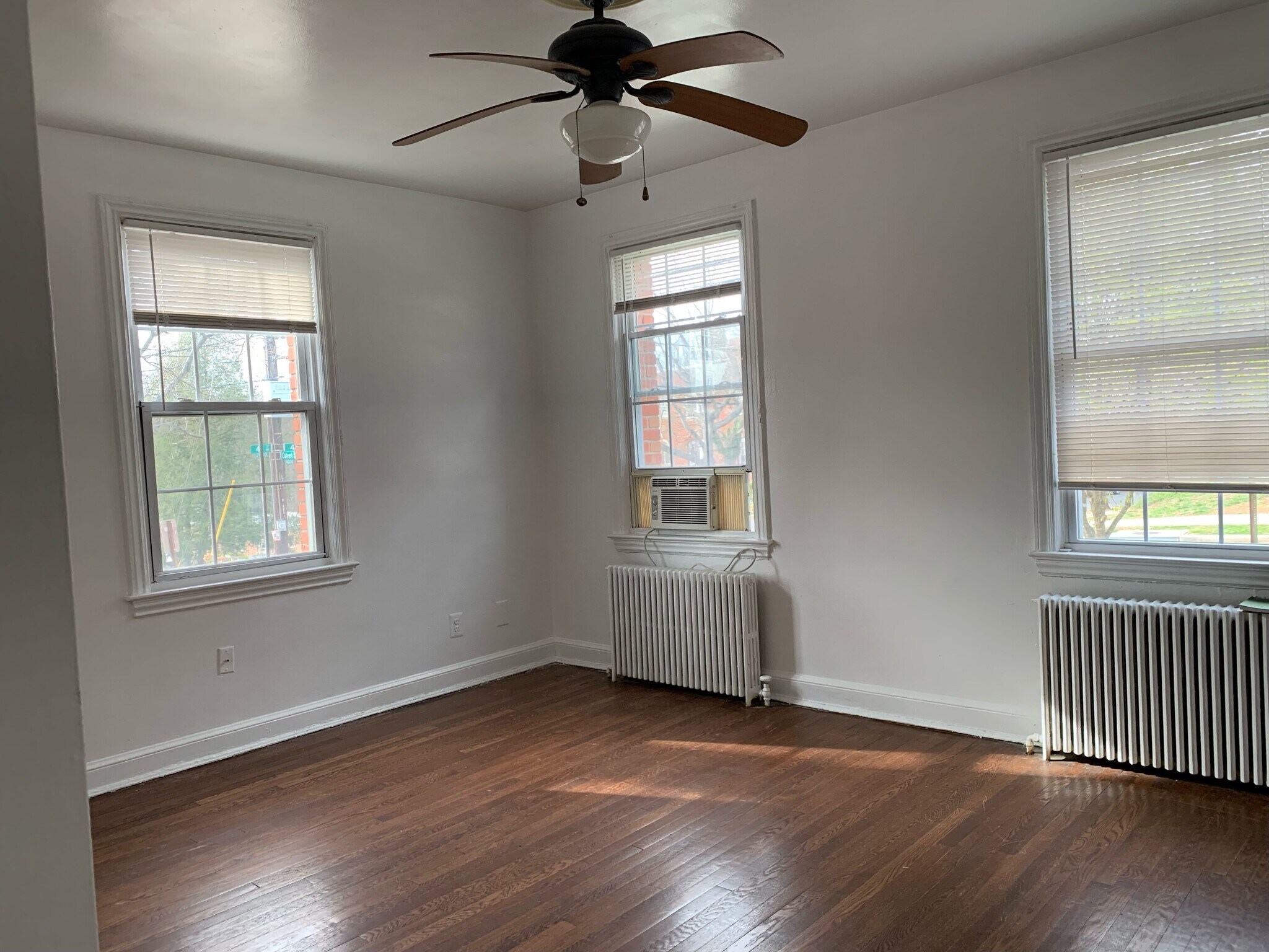 Building Photo - 4034 Calvert St NW