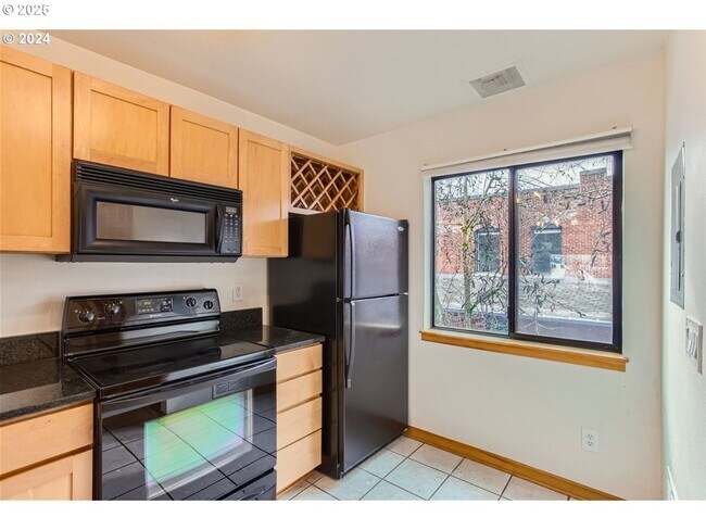 Building Photo - Modern Waterfront Living at The McCormick Pier! Call TODAY to schedule a tour! 503-664-4101