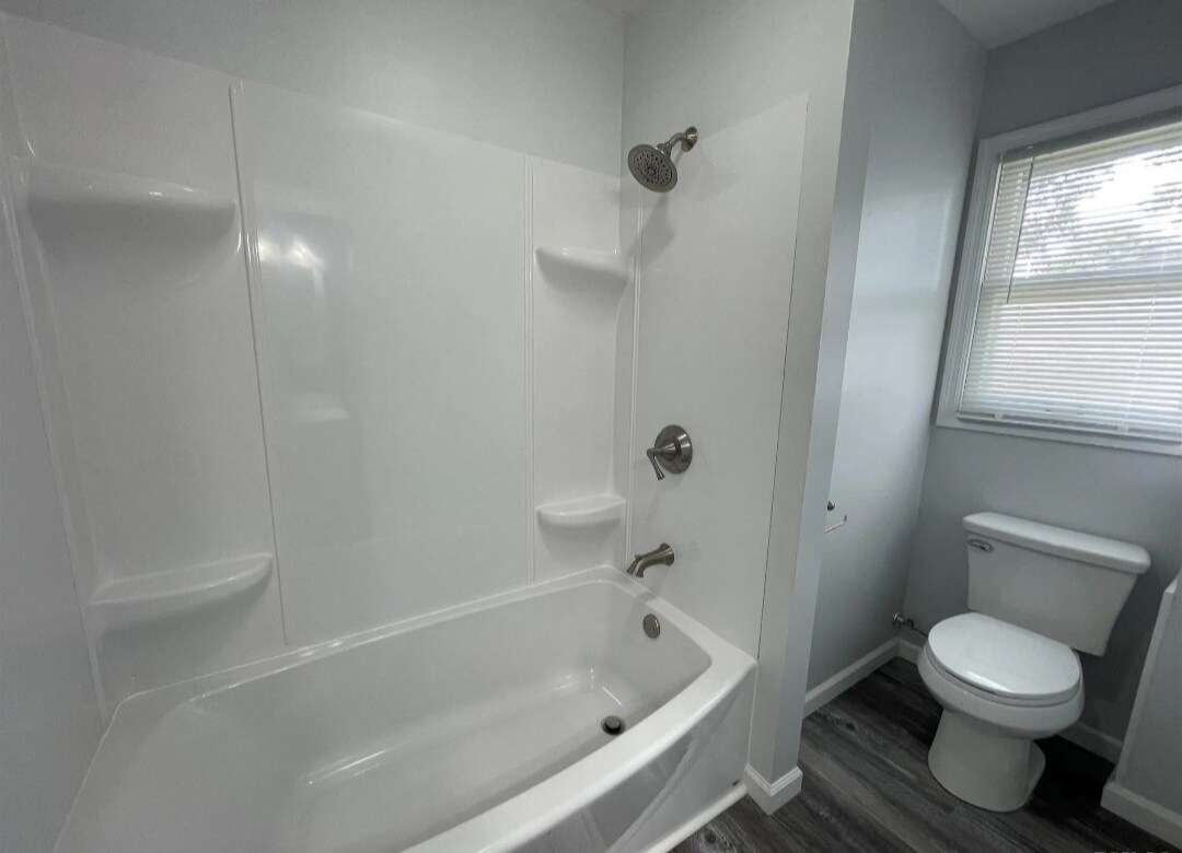 Building Photo - 472 Yates St