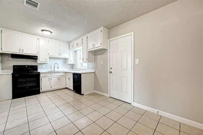 Building Photo - Bluebonnet