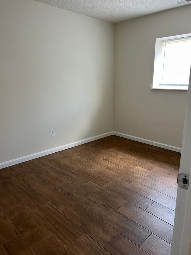 Building Photo - 4 bedroom rental home