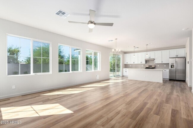 Building Photo - 6556 N 15th Dr