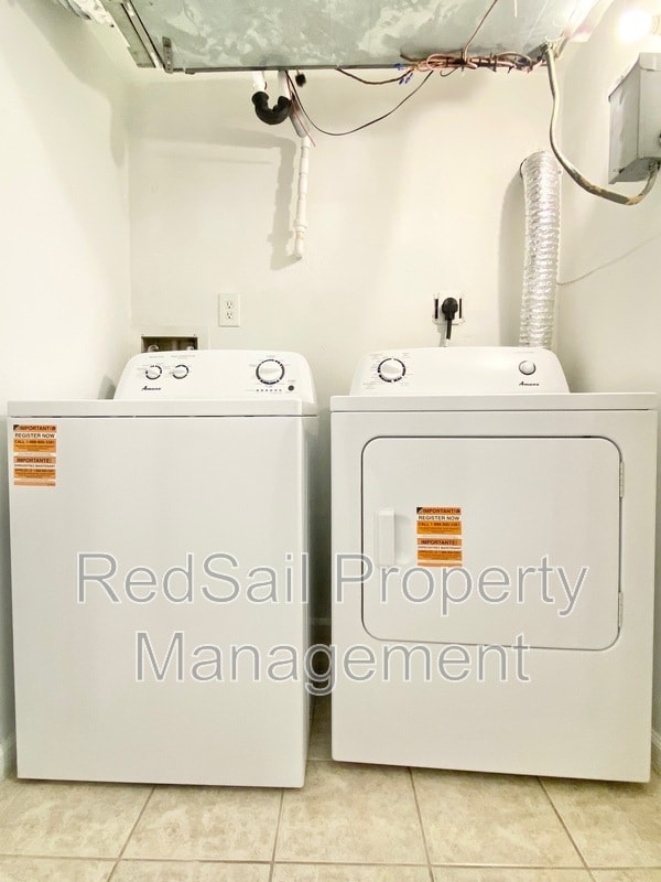 Building Photo - 393 Jury Ln