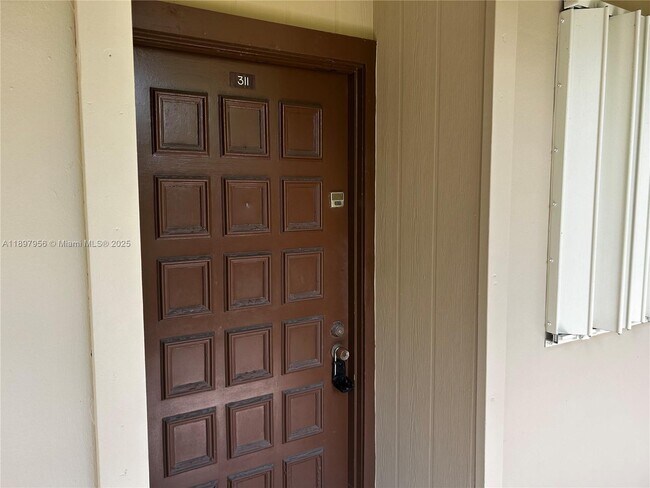 Building Photo - 10855 SW 112th Ave