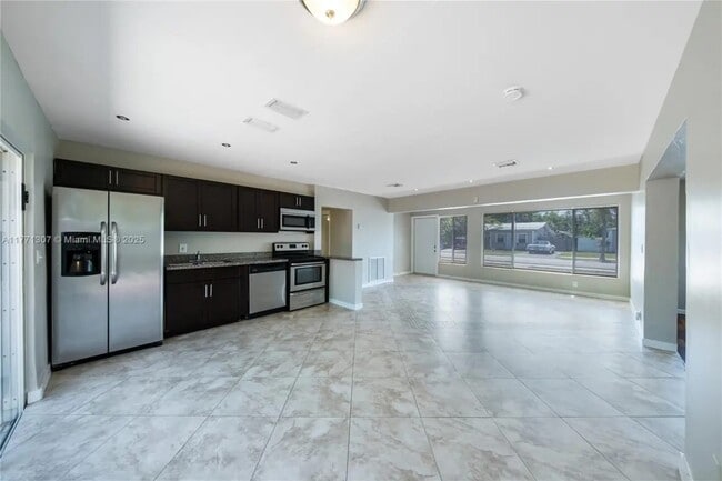 Building Photo - Adams Street