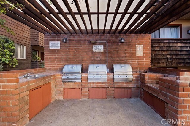 Building Photo - 5400 Newcastle Ave