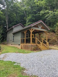 Building Photo - Private Black Mountain Cottage