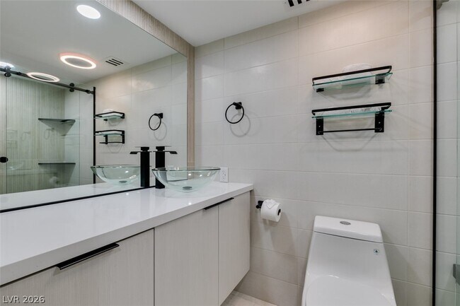 Building Photo - 205 E Harmon Ave