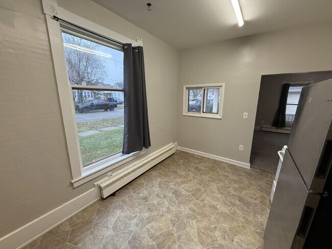 Building Photo - Charming 1 Bedroom, 1 Bathroom Apartment in the Heart of Sparta, MI