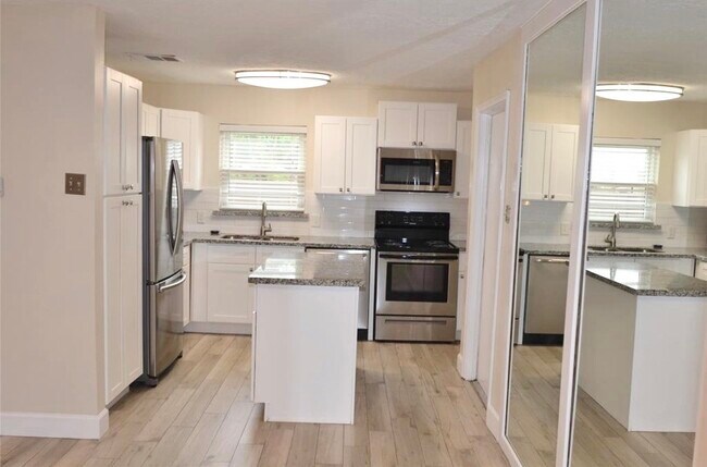 Building Photo - 2379 Briarwest Blvd