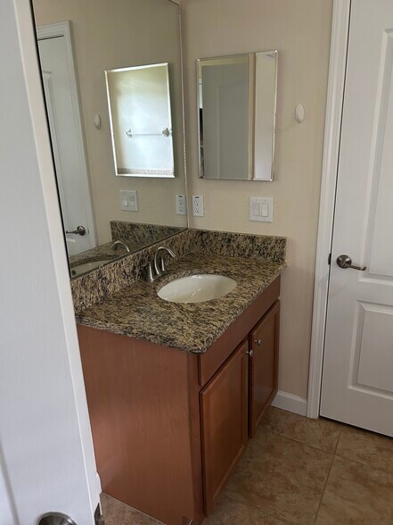Two sinks in Master Bath - 6024 Sunset Isle Dr